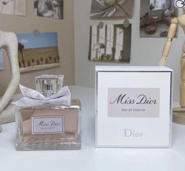 A102 Dior MISS DIOR
