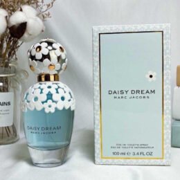 A253 Marc Jacobs daisy dream